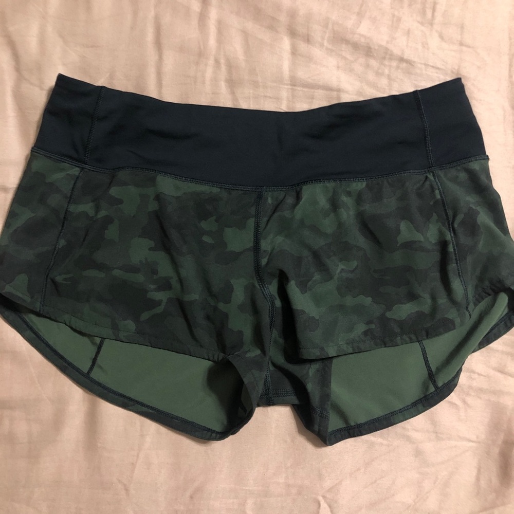 Lululemon 
SPEED UP SHORT *2.5"
Camo